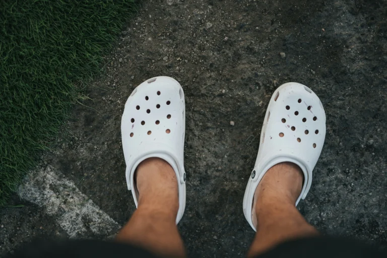 Shoes Like Crocs – 10 Best Cheap Crocs Alternatives